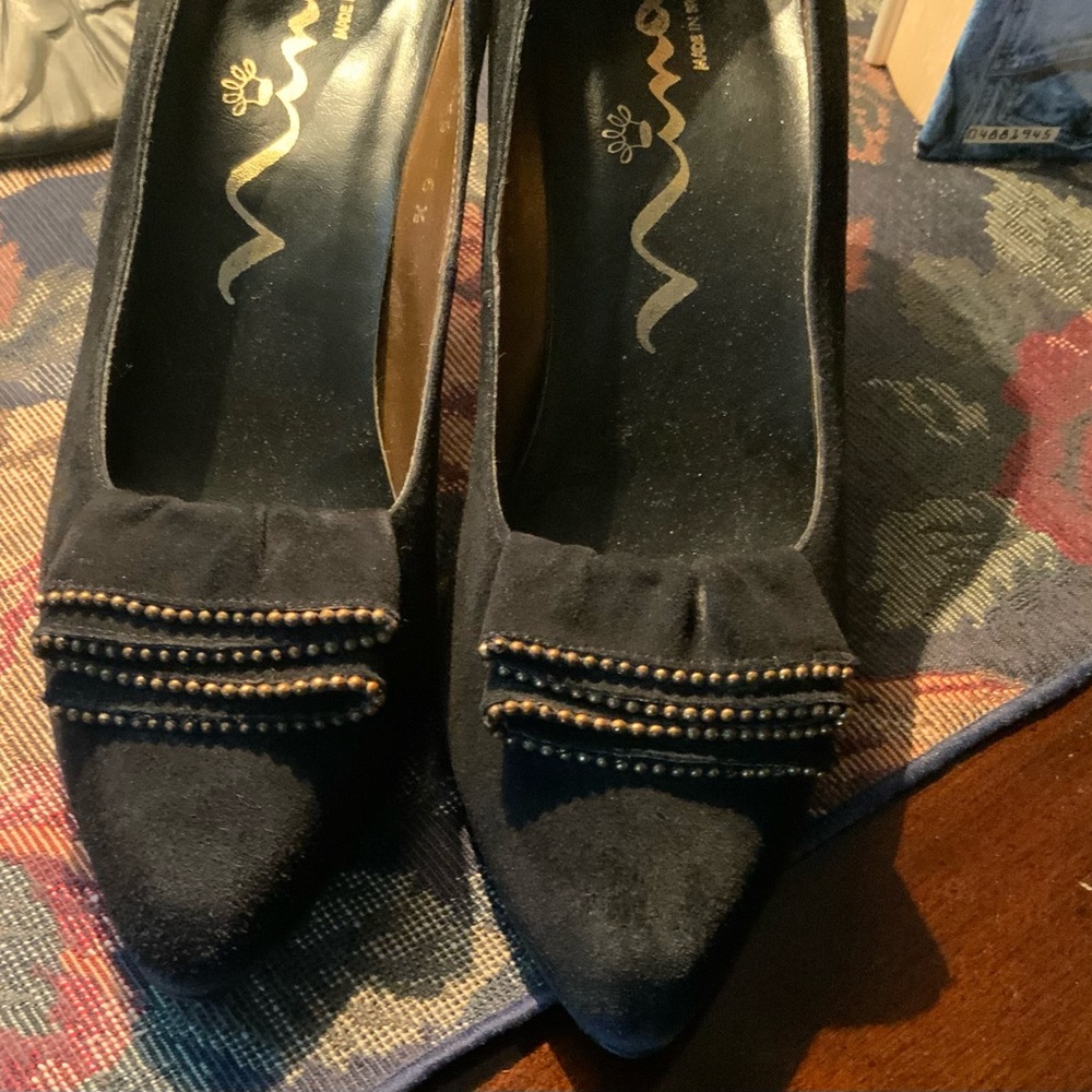 Lovely ladies black Swede heels in size 6.5 by Nina. - Picture 3 of 7